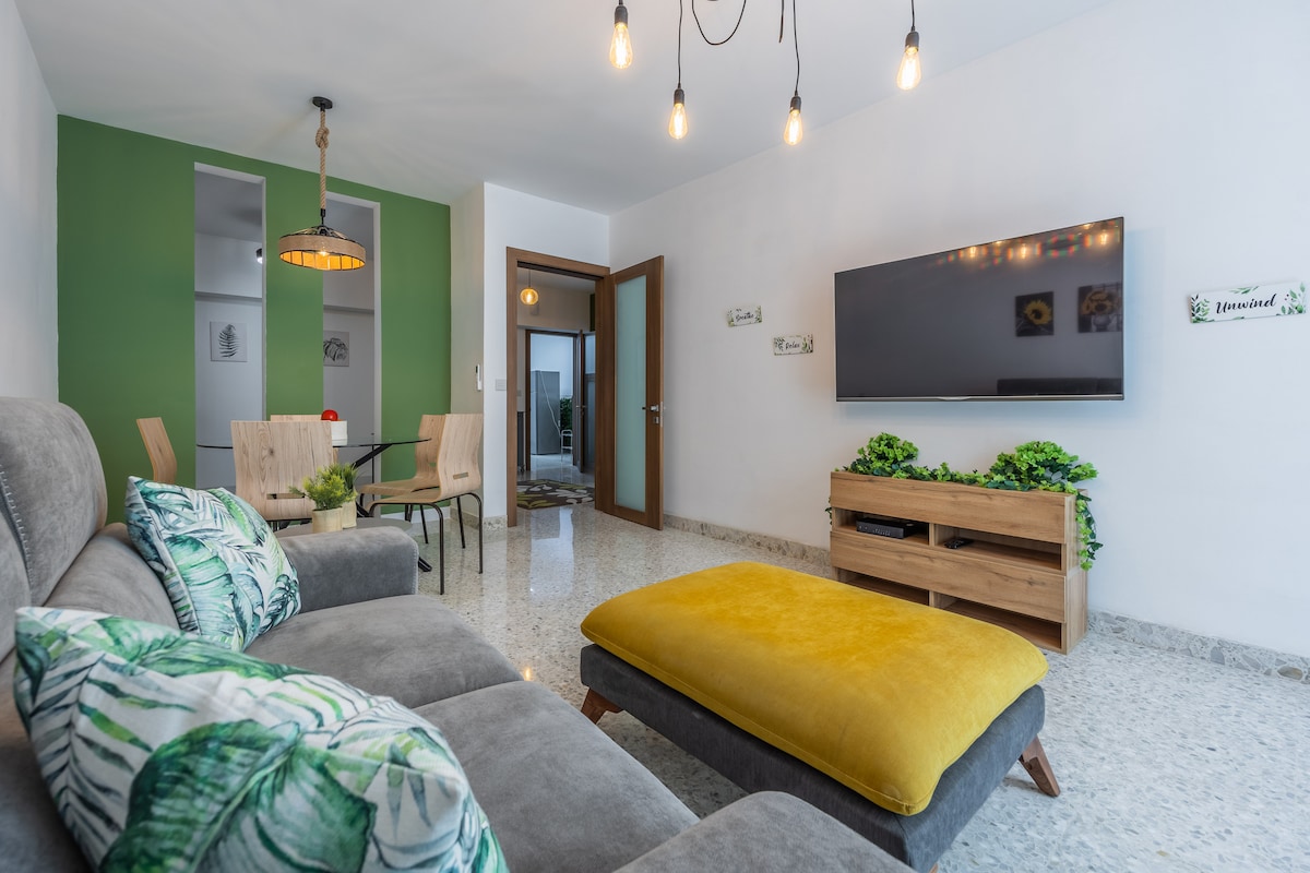 Central Oasis: Near Beach, Private Yard, Free WiFi