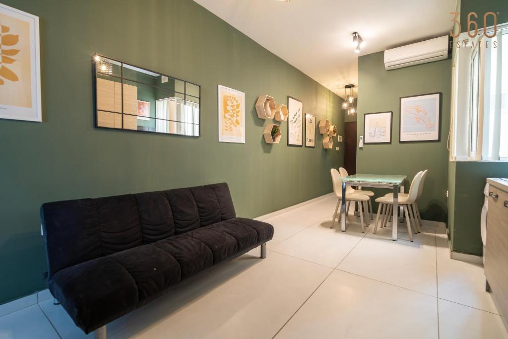 Cosy 1BR fully equipped Apt with balcony with WIFI by 360 Estates