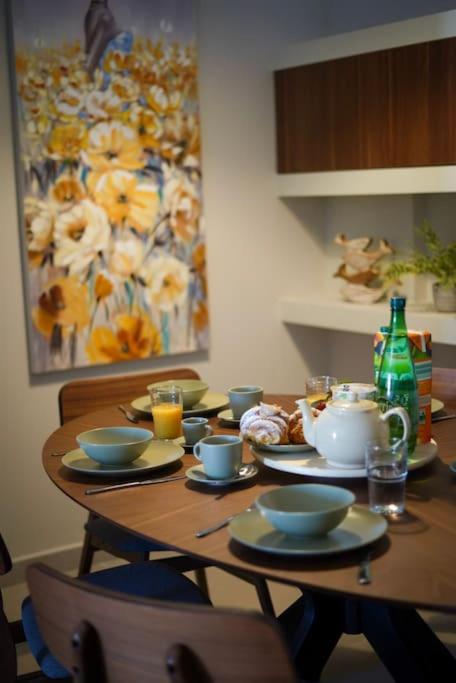 Spacious 3 bedroom central located with sea views