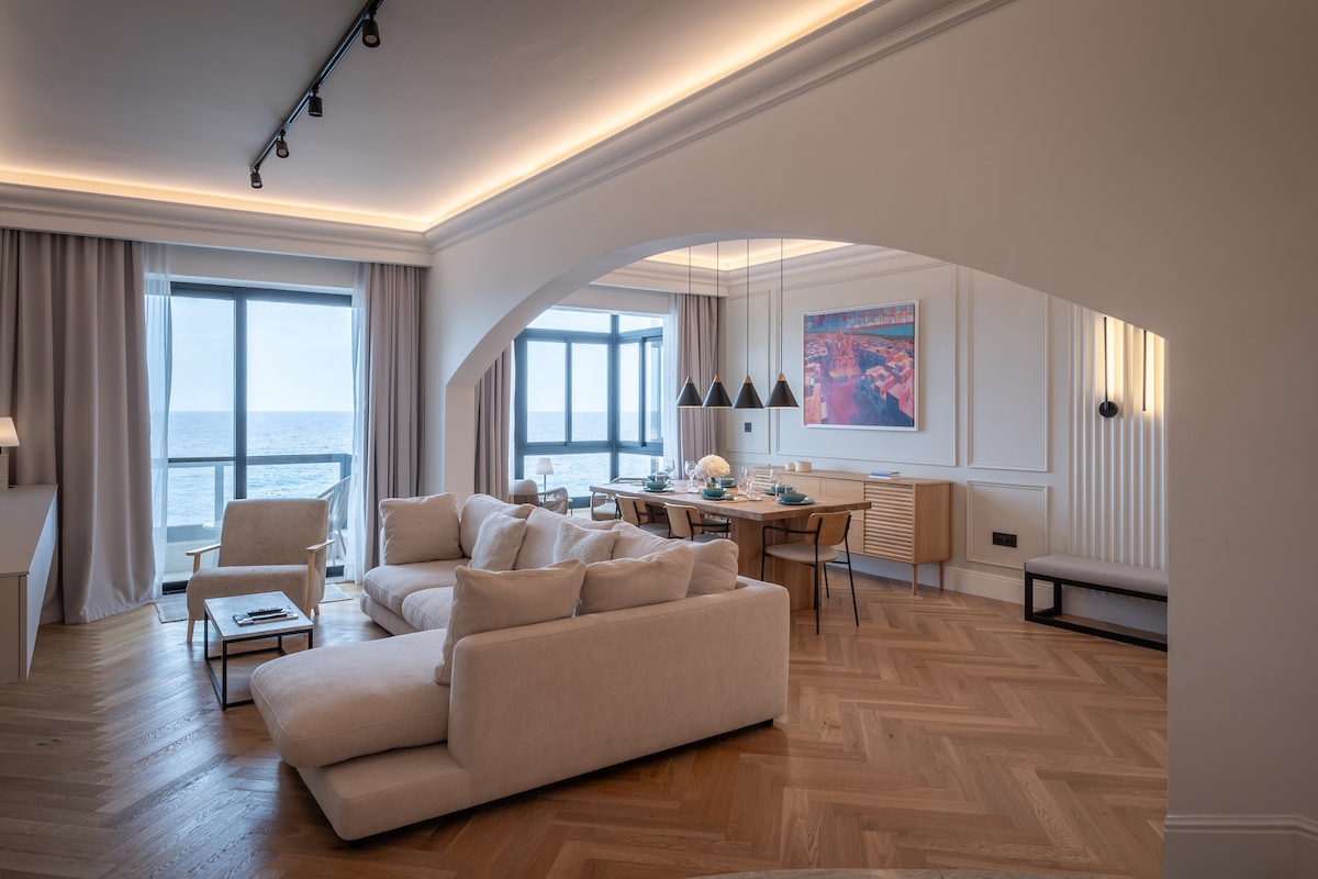 Seafront views from every room | QUI by Homega