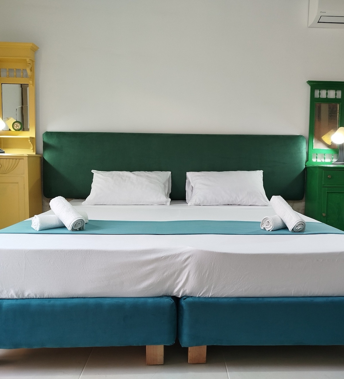 Deluxe central street view suite sliema