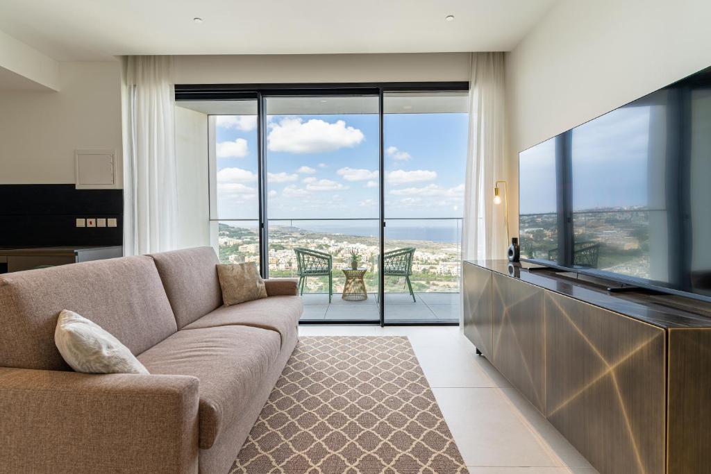 21st Floor Sunset Apartment - Mercury Tower with Pool Access by Stays Uniq