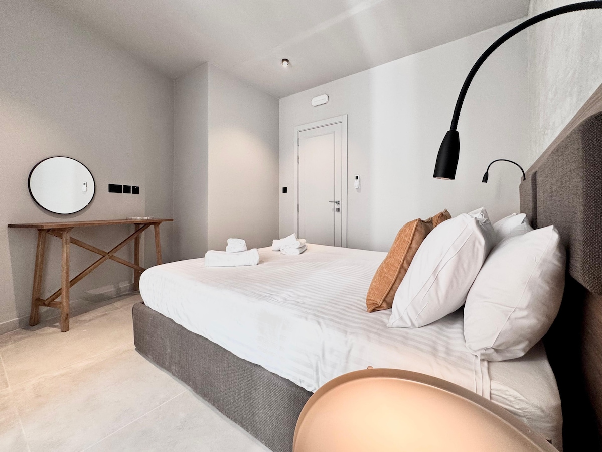 Exclusive Retreat off the Sea Front Promenade