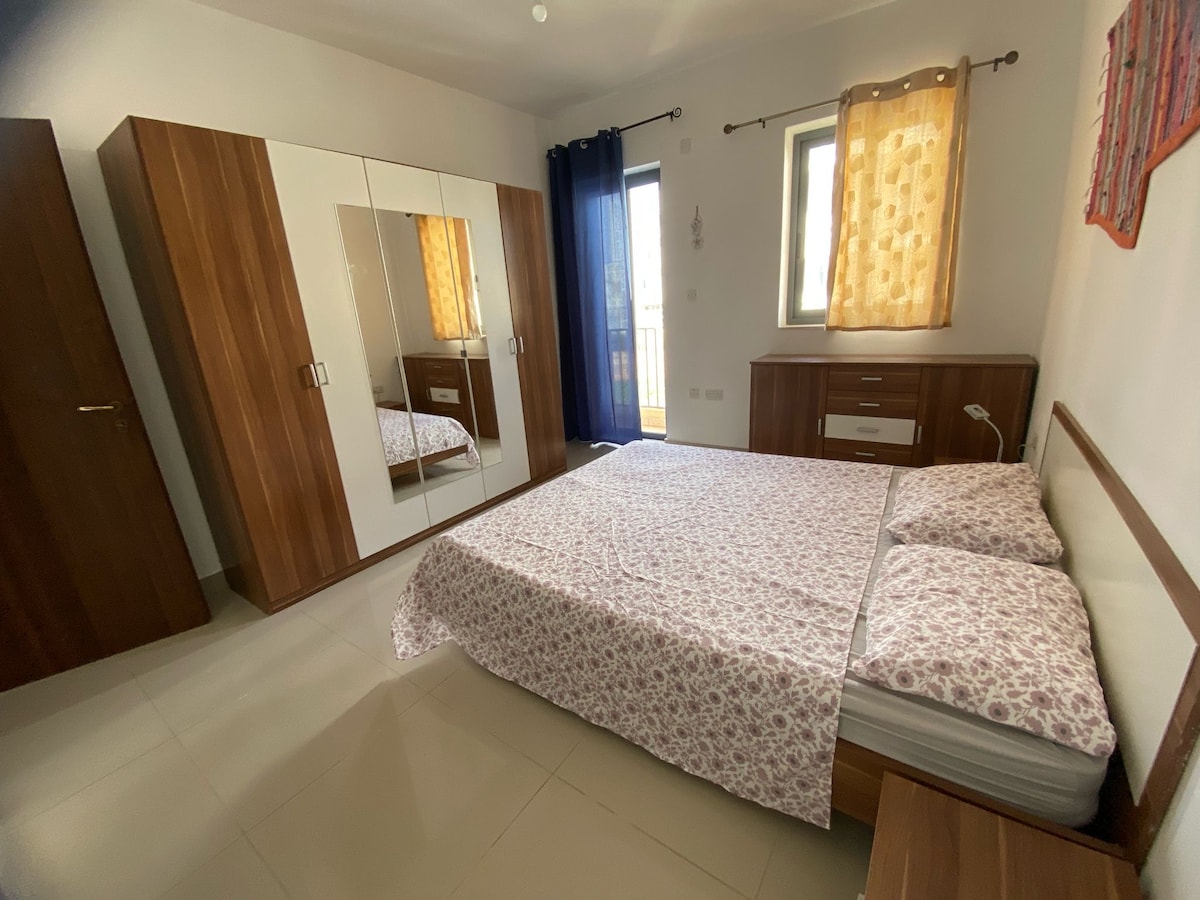 Luna (Double bedroom + private toilet + balcony)