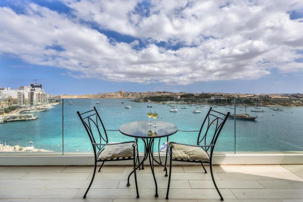 Avalon by the Sea - A Breath of Oceanfront Luxury