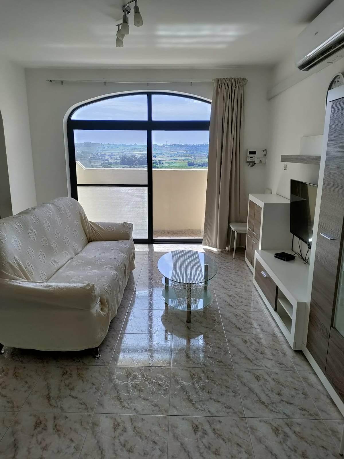 Sun-Bright 3 bedroom apartment in Bugibba