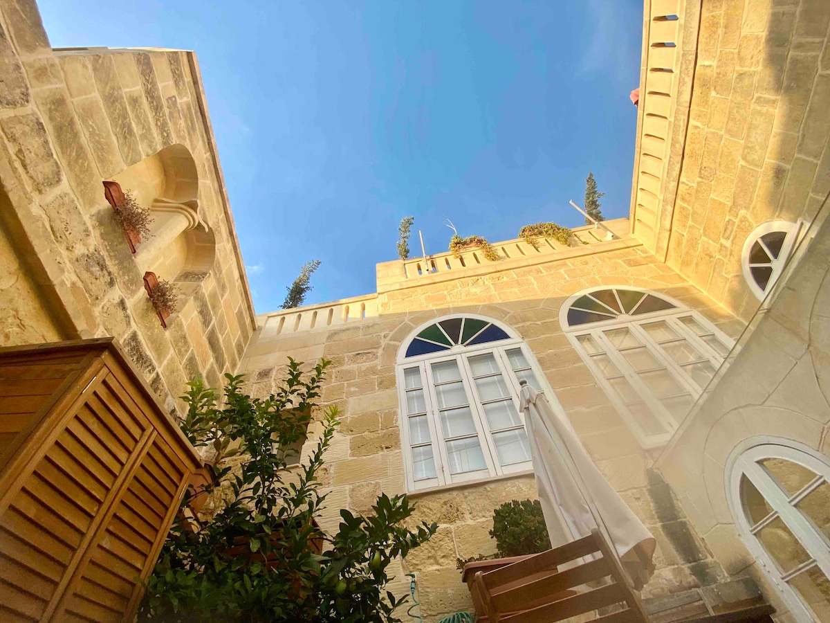 ir-Remissa - Zabytkowy dom w starym mieście Victoria