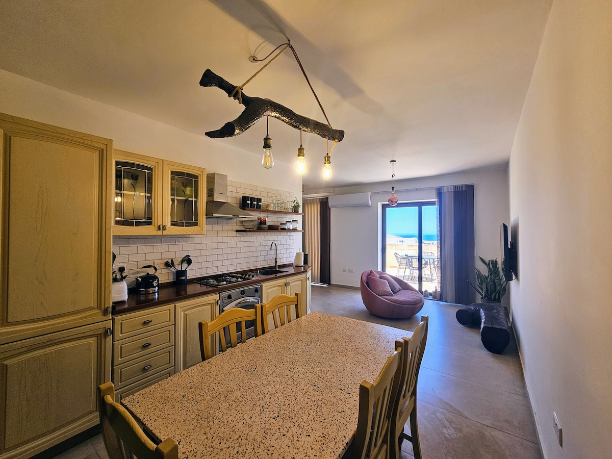 Studio apartment - big terrace, amazing views!