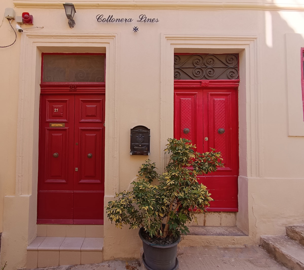 Sunny Terrace + 2 Private Suites | 3min VLT Ferry