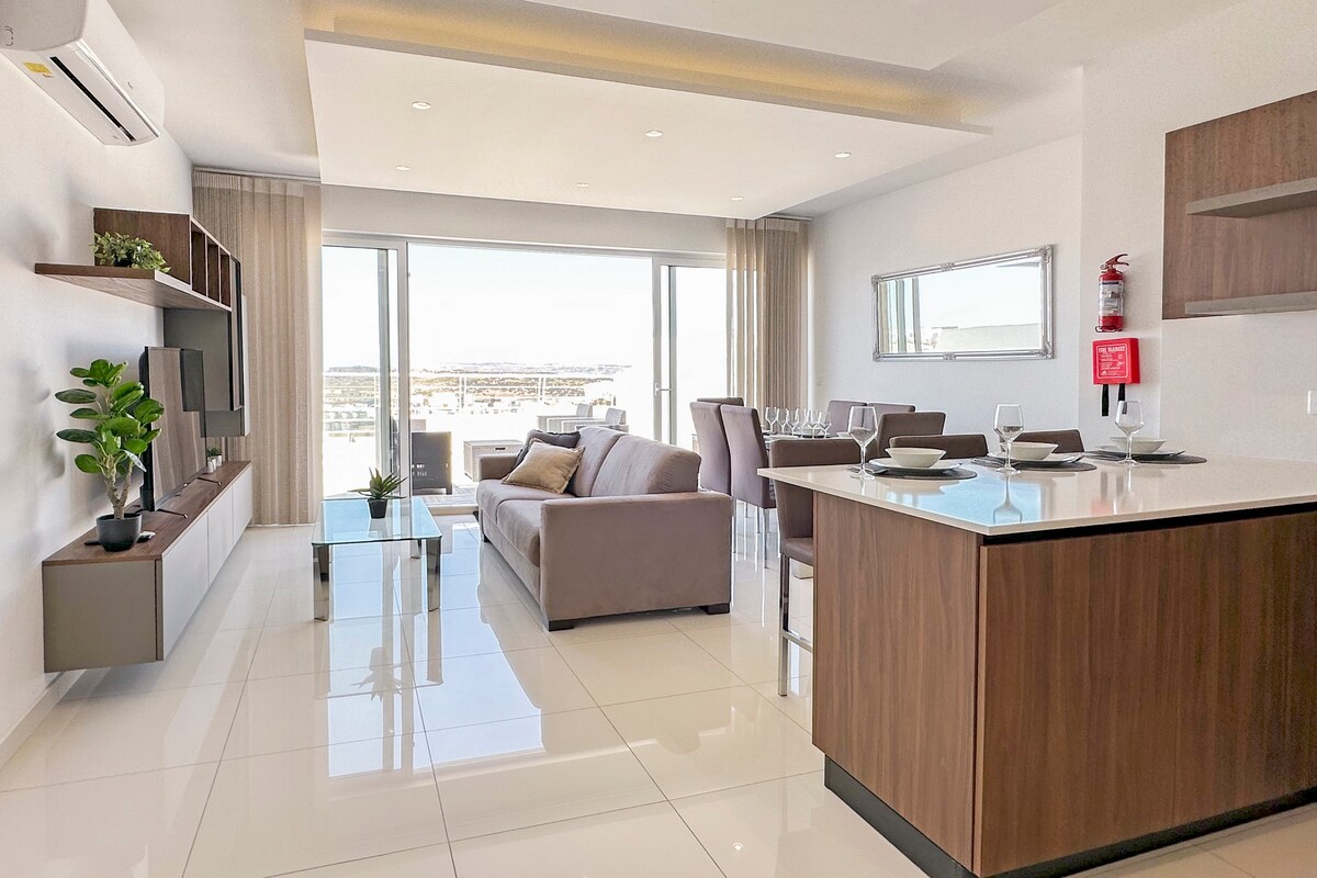 Seaview & City views with Terrace, nearby Beaches