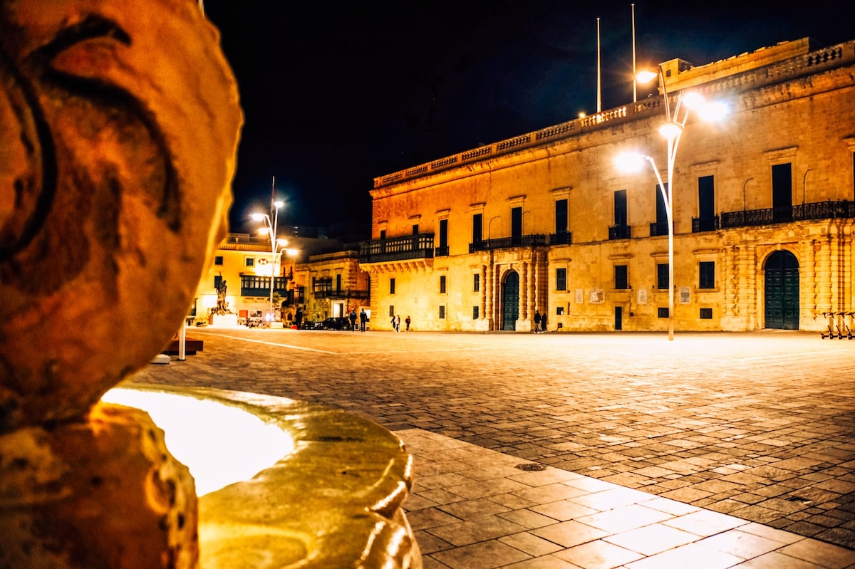 Scandal and DisOrder: Dark Knights in Valletta