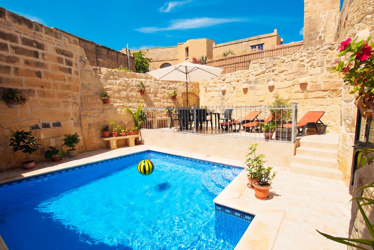 Urocza farma na Gozo z prywatnym basenem