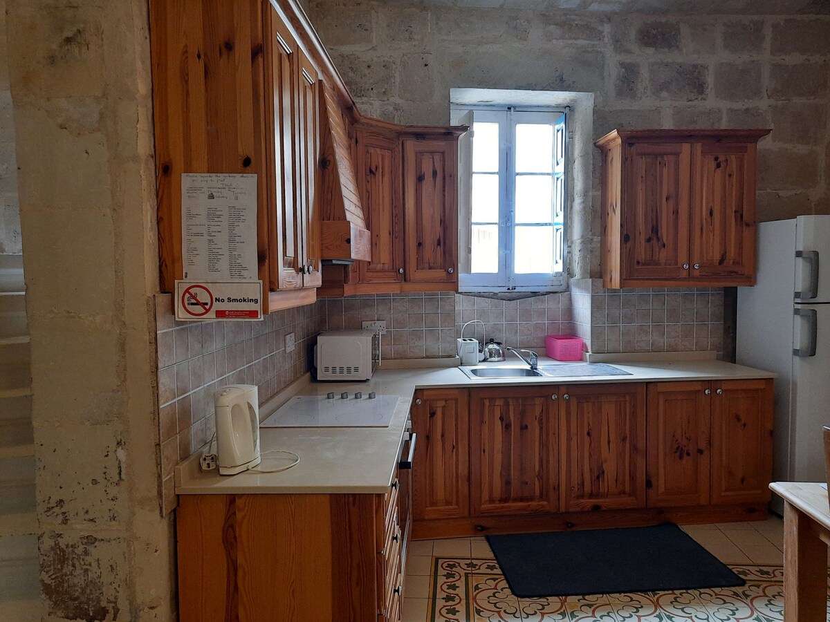 Lija Private Room w/ Terrace (Central): Rm 3