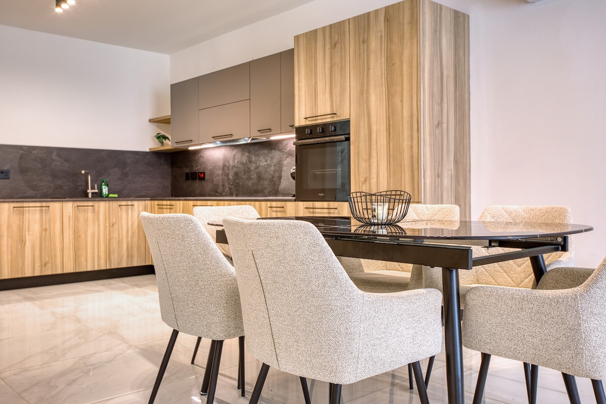 2BR Seaside Stay, Beach nearby