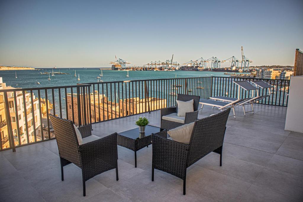 Seaview Sunset Court 15