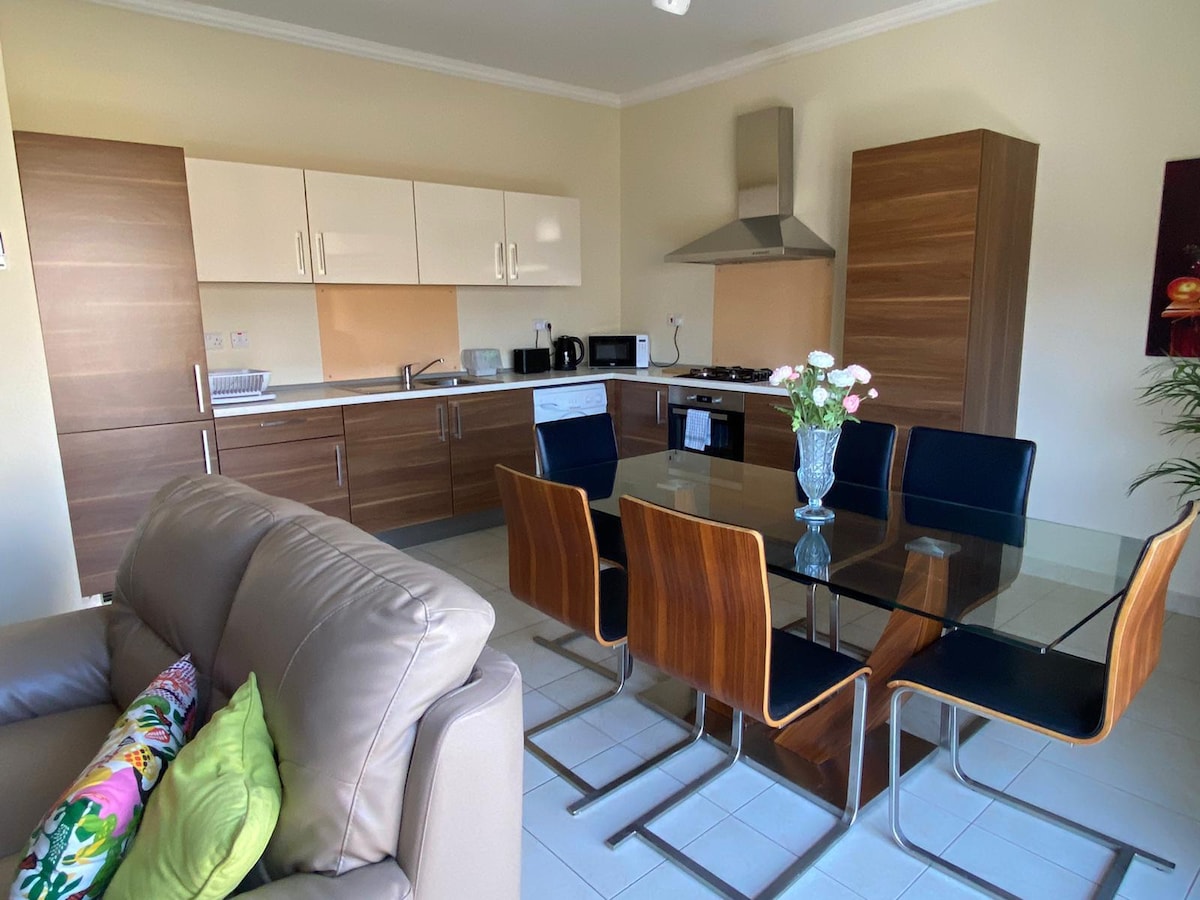 Newly refurbished Mellieha central apartment