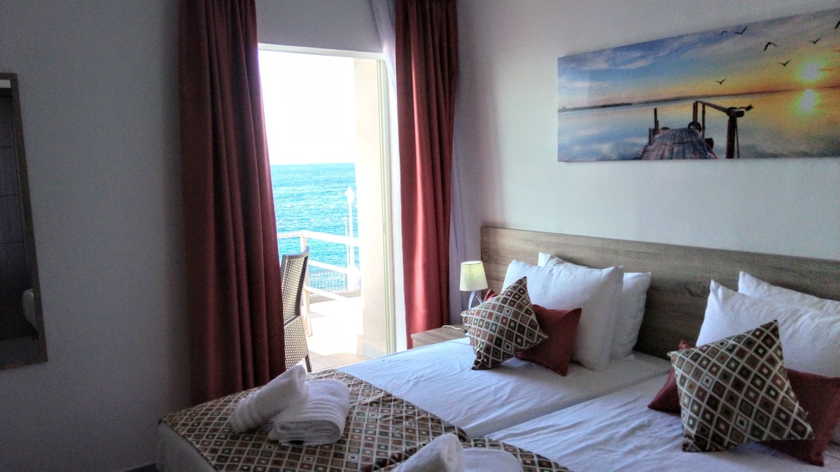 Stunning views from the comfort of your bed (Rm 3)