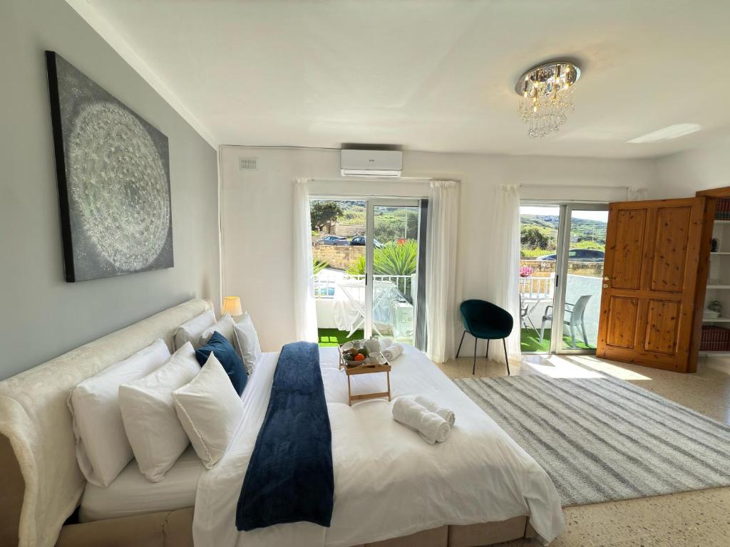 close to beaches, Luxe fully equipped, Cosy comfort Sunlit balconies