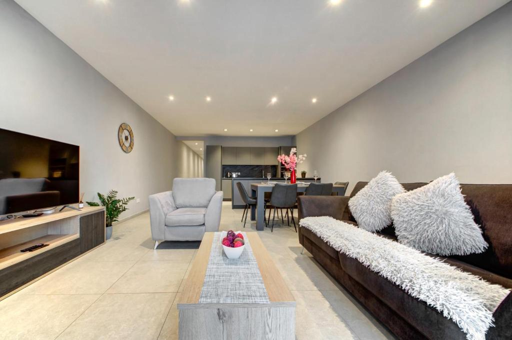 Stunning City-Center 3BR