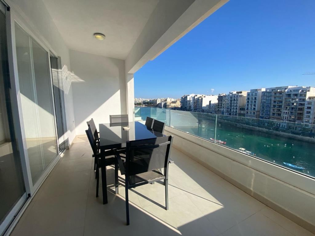 St Julians SEAFRONT Apartment