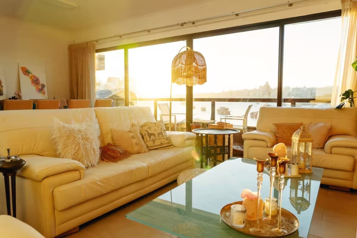 Seafront 2BR Stylish Apt in Sliema Near Ferry