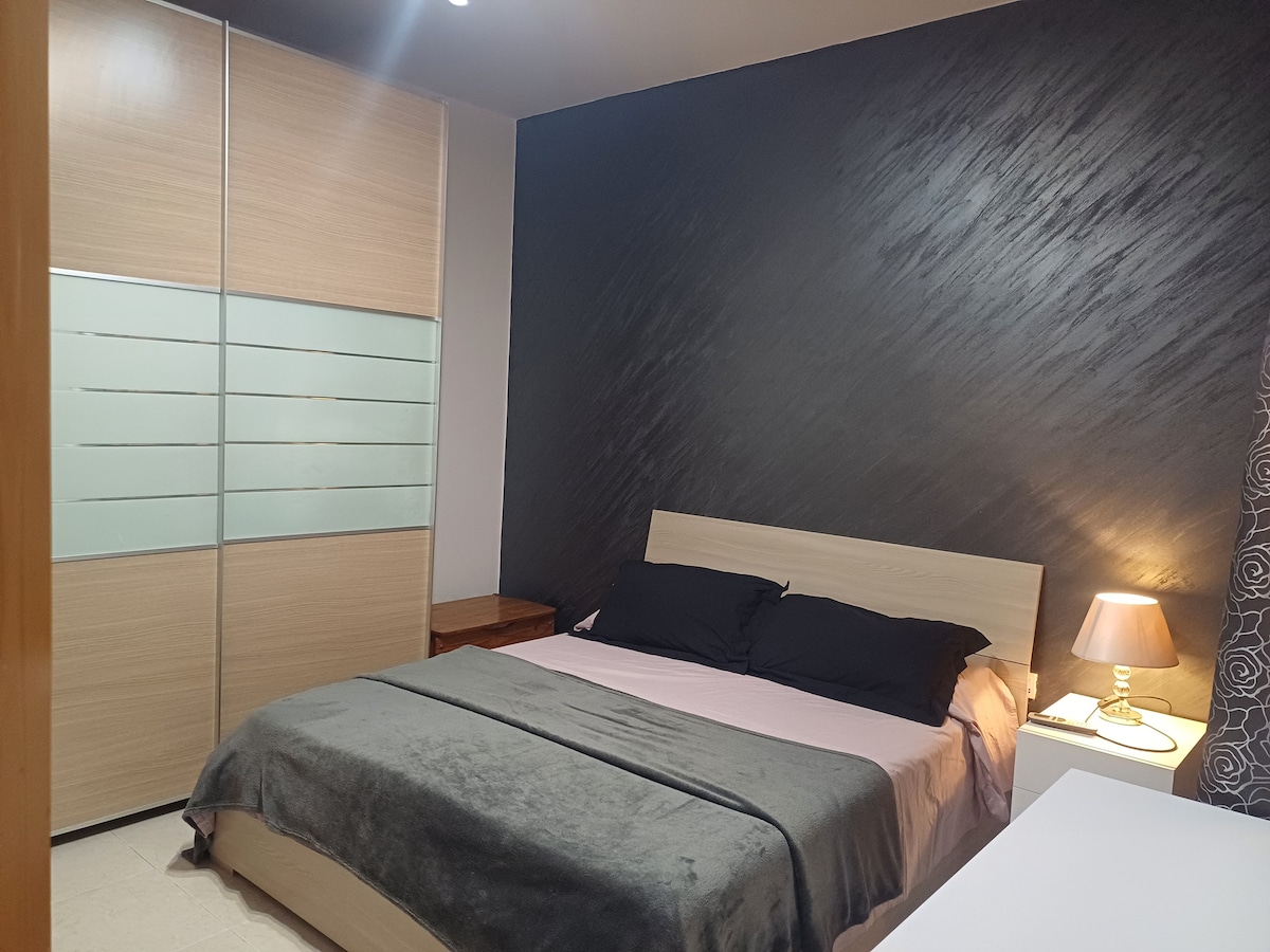 Clean and modern Room in  centre