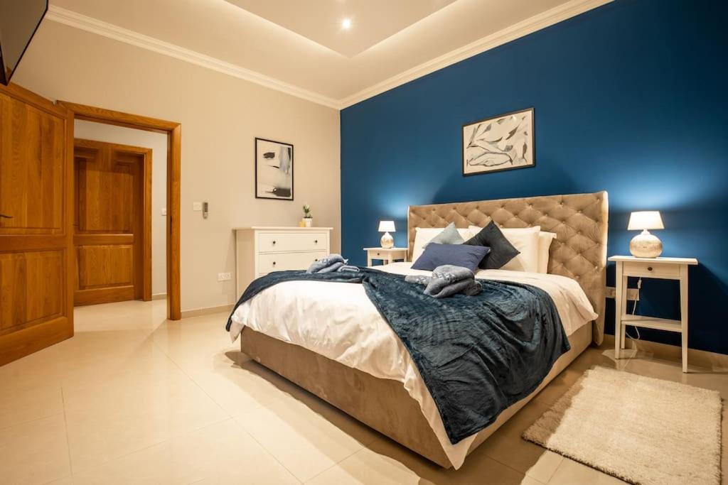 Spacious and Central Flat in Spinola Bay