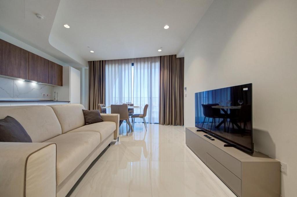 Mercury Tower 903 - Pools, Gym & Sea View