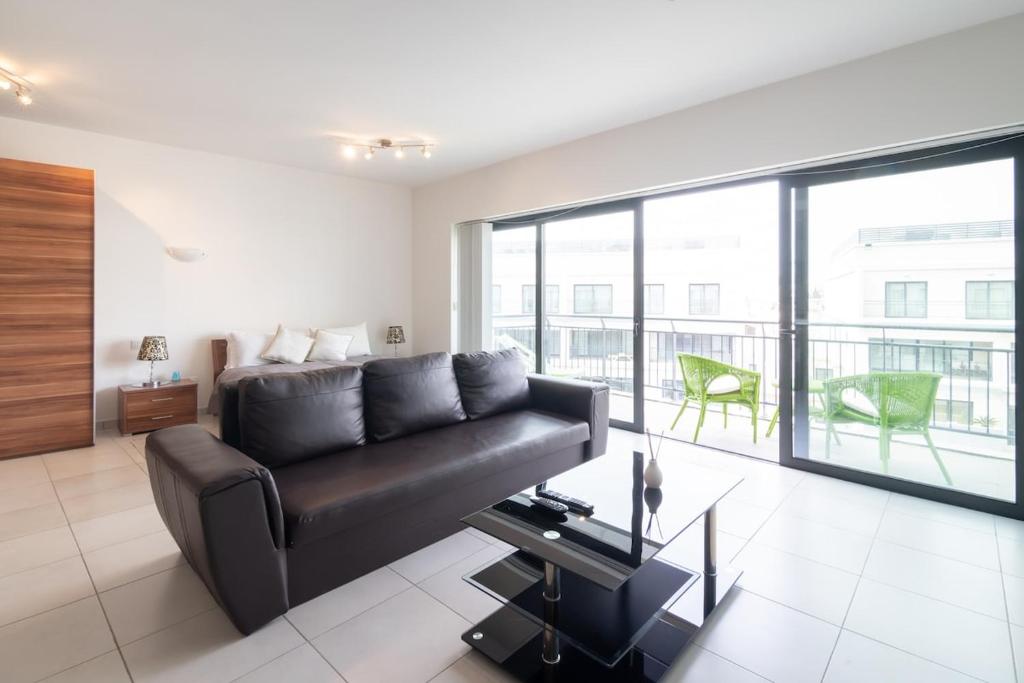Pender Gardens - One Bedroom Apartment in the Heart of St Julian s by SF Homes