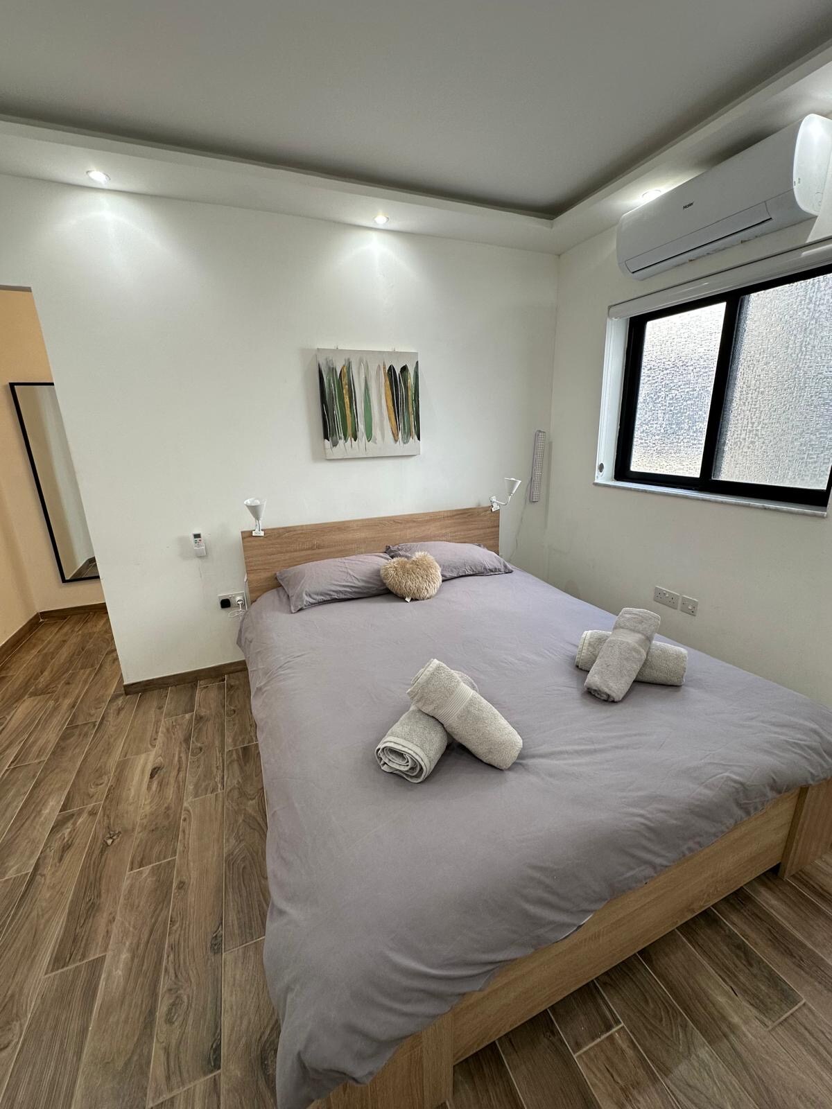 10 min walk from sea and centre