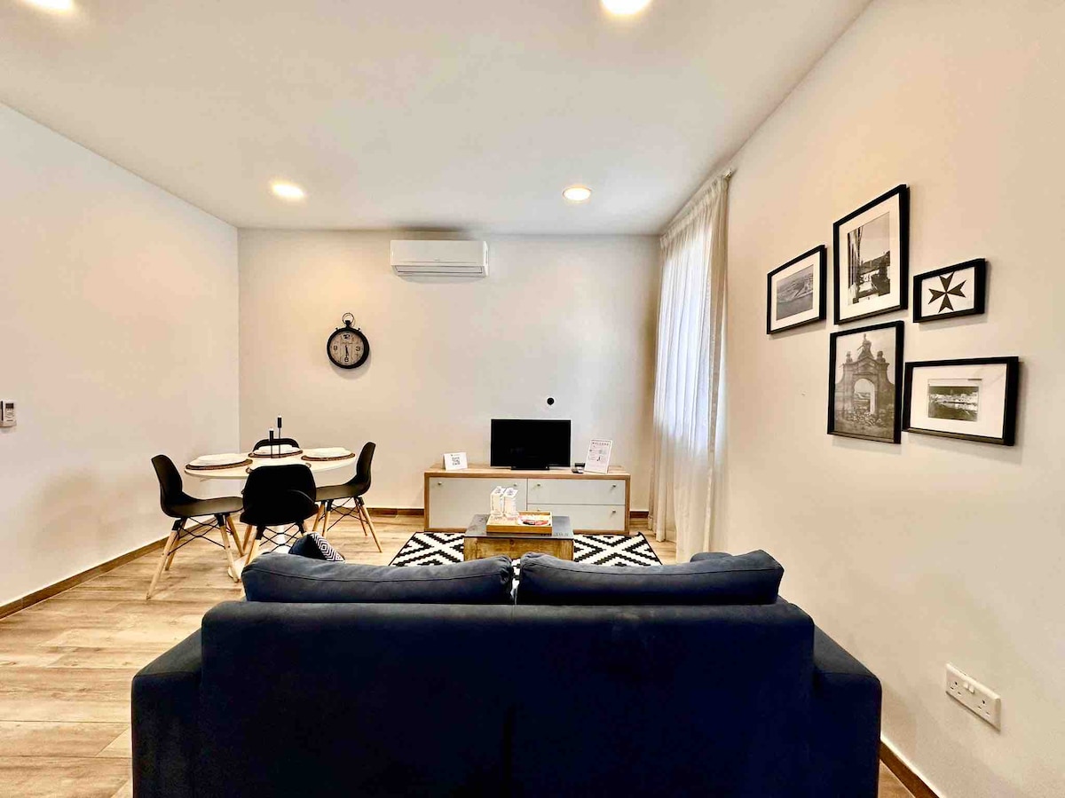 Unique Apt Off The Sea Front