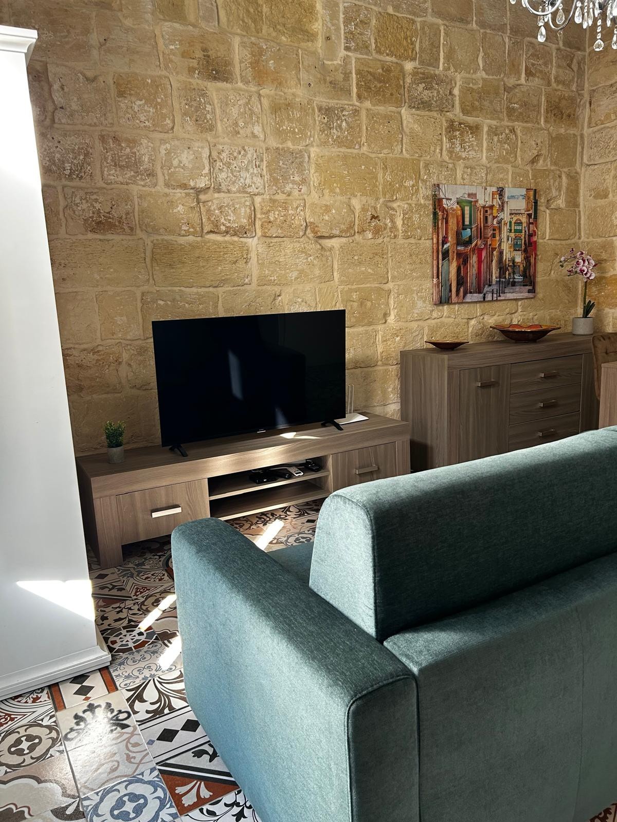 Nicely furnished studio apt in Floriana (2)