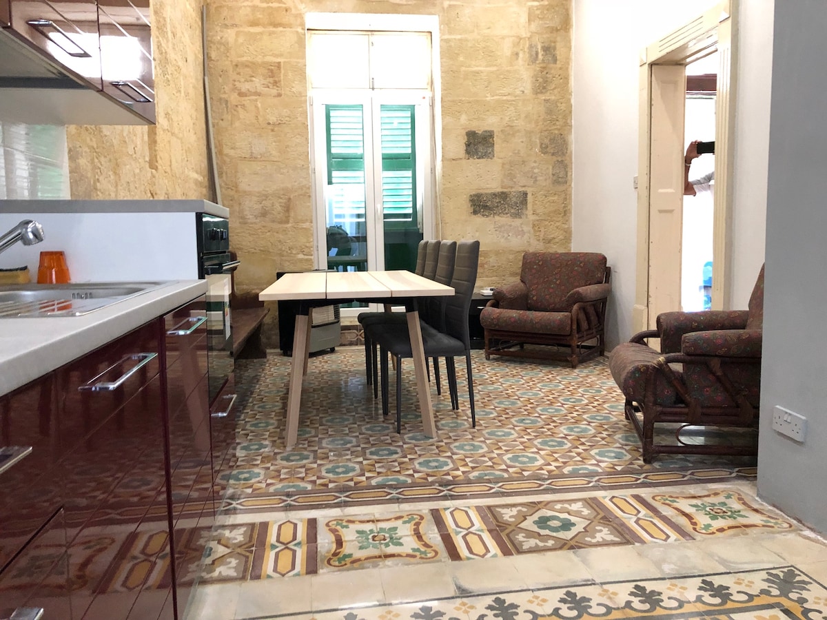 Cospicua 3 Cities 3rd floor room- AC &private bath