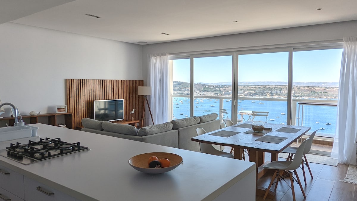 2 bedroom apartment...stunning views