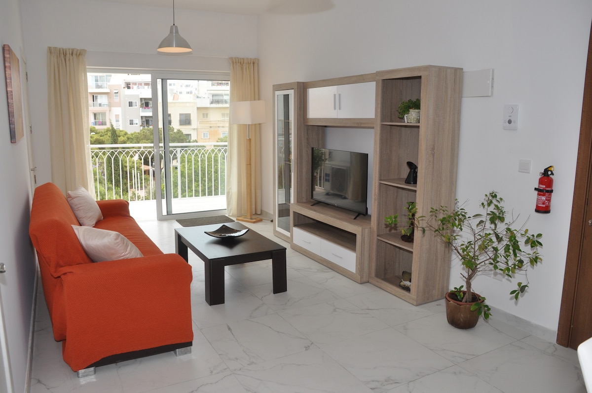 Bright Apartment near St. Julians and Paceville