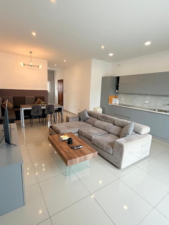 2 Palm Beach Penthouse - Seaview