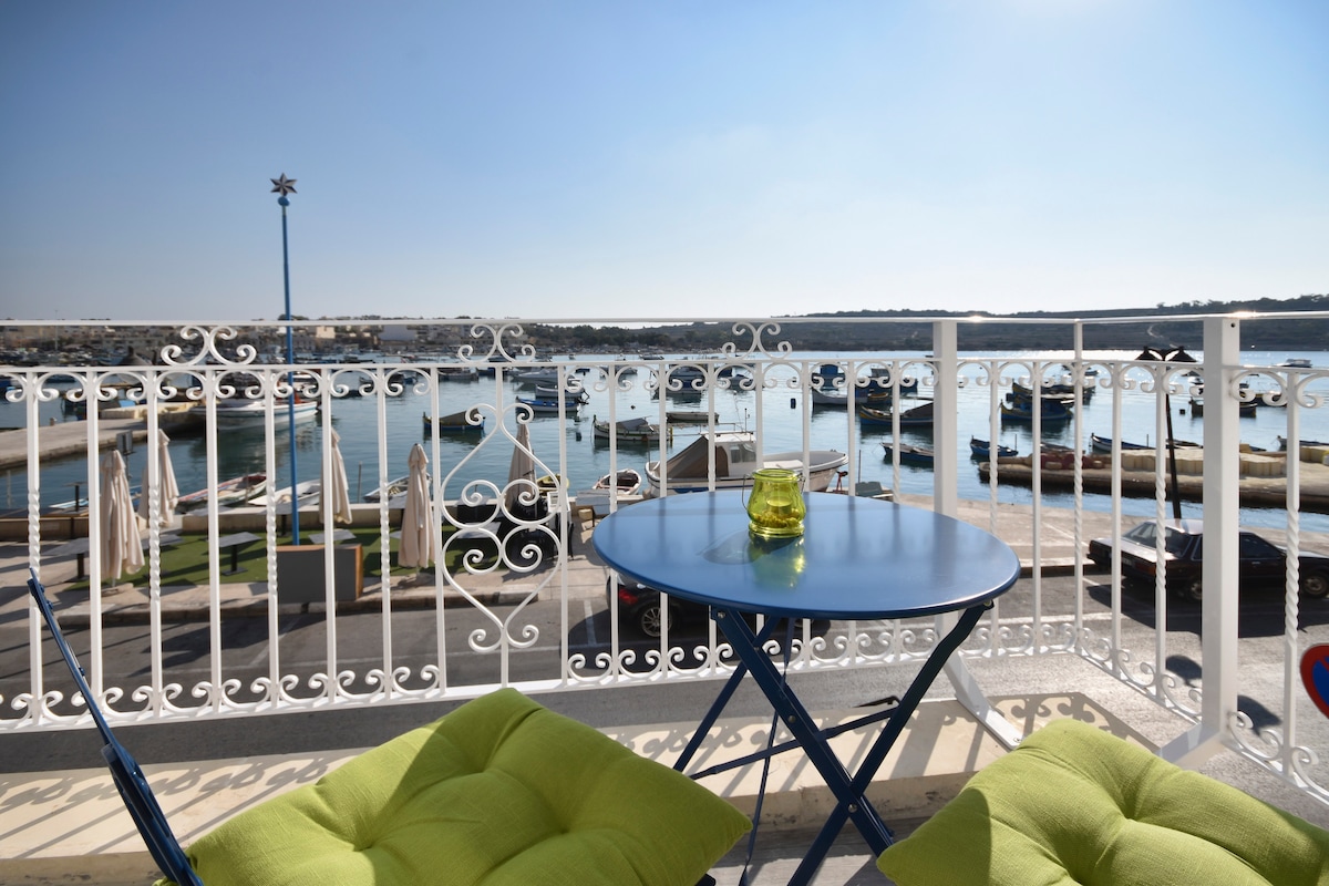 Seafront Apartment With Picturesque Bay Views