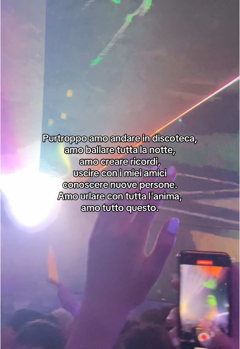 Ballo, urla, amici e ricordi indimenticabili.